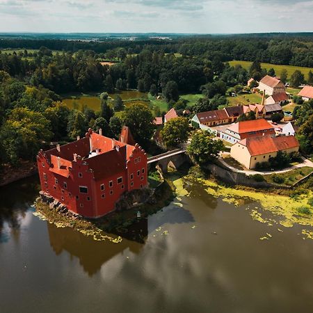 Penzion A Restaurace Zlatovlaska U Zamku Cervena Lhota Jizna Zewnętrze zdjęcie