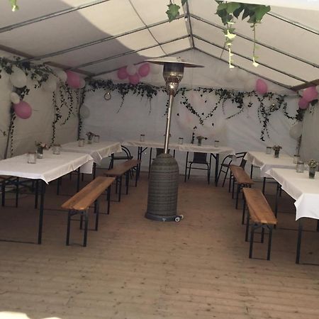 Penzion A Restaurace Zlatovlaska U Zamku Cervena Lhota Jizna Zewnętrze zdjęcie