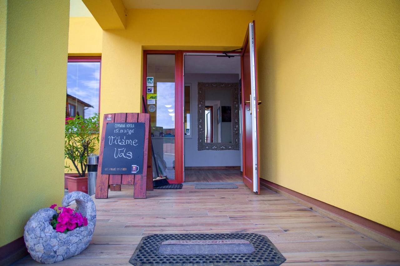 Penzion A Restaurace Zlatovlaska U Zamku Cervena Lhota Jizna Zewnętrze zdjęcie