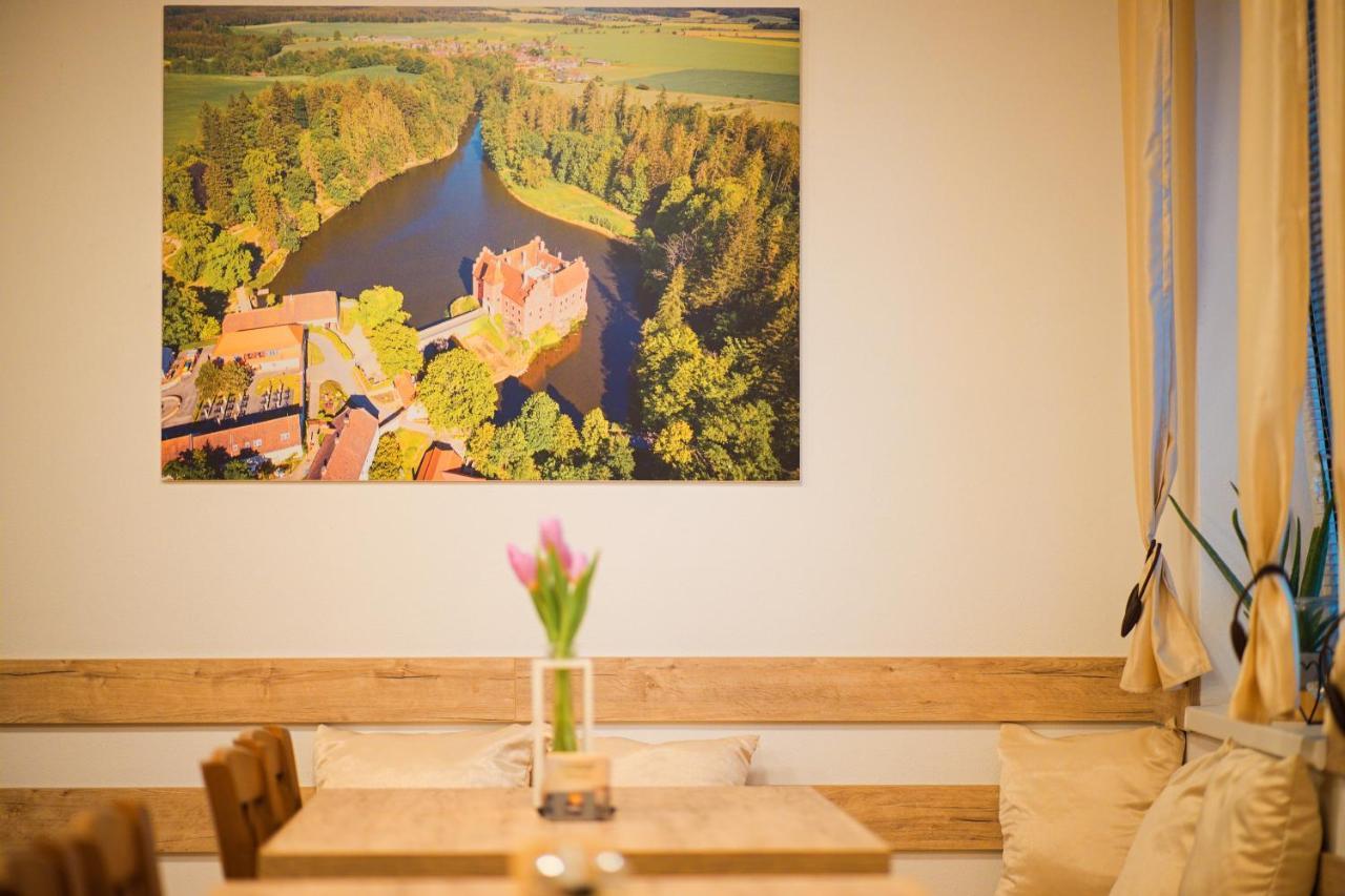 Penzion A Restaurace Zlatovlaska U Zamku Cervena Lhota Jizna Zewnętrze zdjęcie