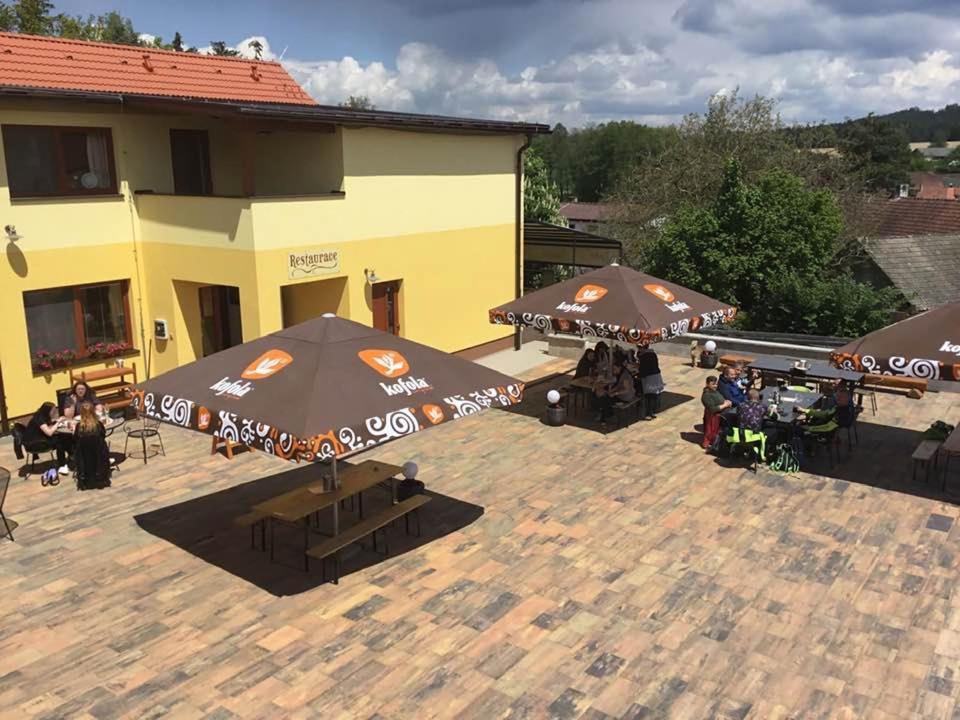 Penzion A Restaurace Zlatovlaska U Zamku Cervena Lhota Jizna Zewnętrze zdjęcie